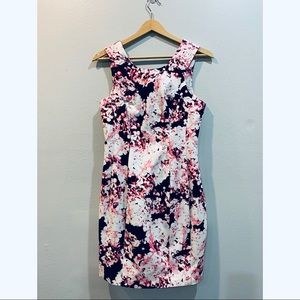 Lipsy london dress NWT Size 6 Floral Print Sheath